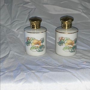 The Tuscany collection Japan salt and pepper